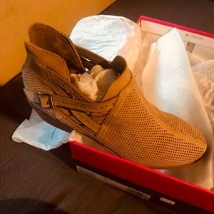 Vince Camuto boots 9 wild mushroom